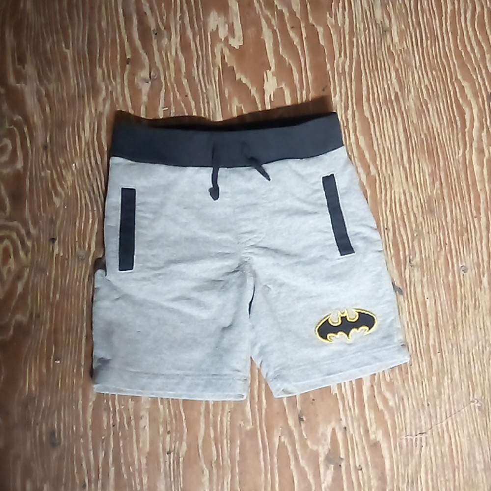 Boys batman shorts size 2t